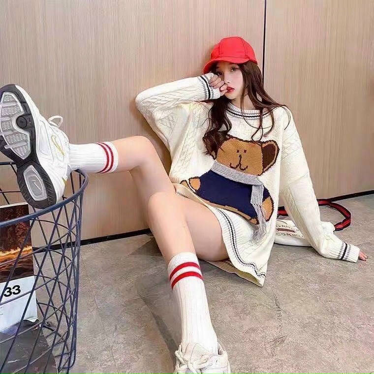 Len Cổ Tròn Viền Màu Hình Gấu Quàng Khăn