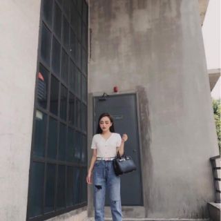 Áo len tăm đính khuy giả
