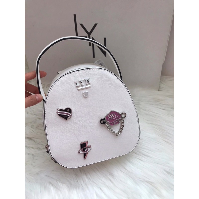 Balo L.y.n kèm charm