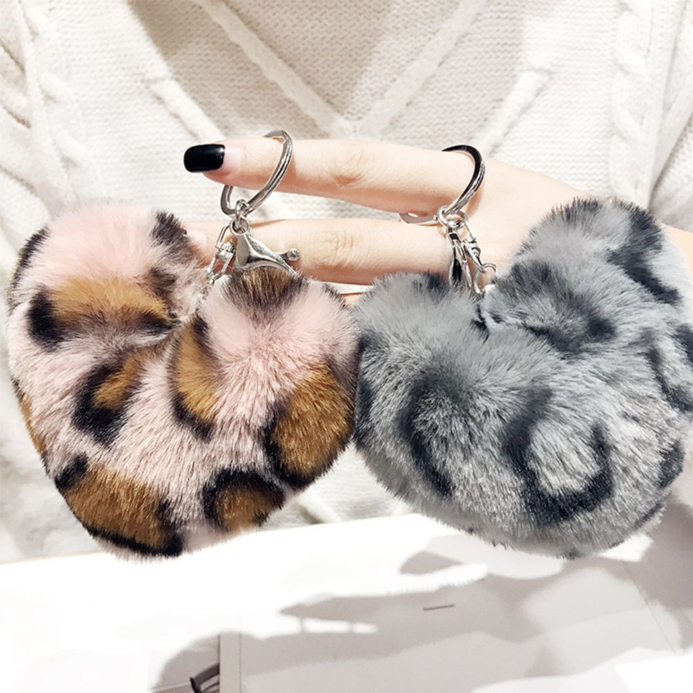 Móc Chìa Khóa Hình Trái Tim Họa Tiết Da Báo Phối Cục Bông Xinh Xắn