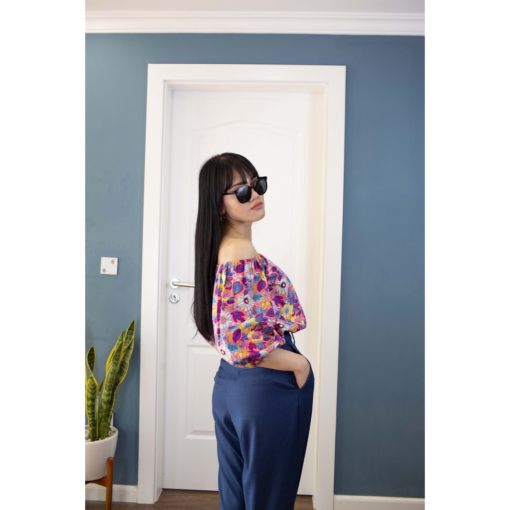 Áo kiểu nữ bánh bèo trễ vai hoa nhí đỏ babydoll, Áo kiểu trễ vai bèo ngực họa tiết hoa daisy cực xinh | BigBuy360 - bigbuy360.vn