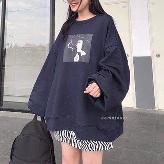 áo nỉ thịnh rộng cổ chui tay phồng cô gái đội mũ