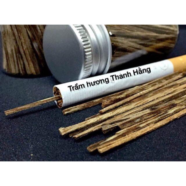 Sánh trầm hương hút thuốc