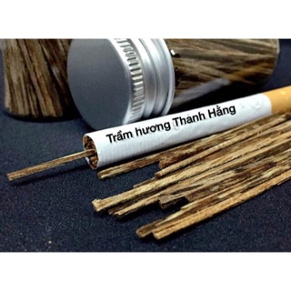 Sánh trầm hương hút thuốc