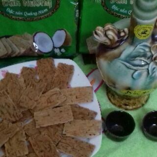 Combo: 1 kg bánh dừa nướng cao cấp và 5 gói bánh đậu xanh nhân thịt