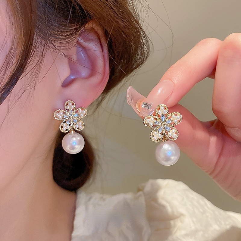 Bông Tai Hình Hoa Đính Ngọc Trai Thanh Lịch Phong Cách Hàn Quốc Cho Nữ