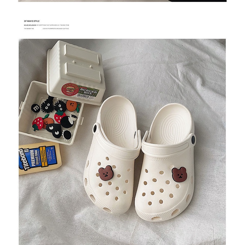 Dép Đi Biển Đục Lỗ Đế Phẳng Chống Trượt Không Thấm Nước Thời Trang Mùa Hè Mới Cho Bạn Gái