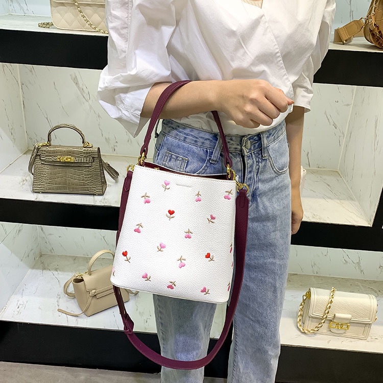 Túi đeo chéo thời trang 2022 cho nữ