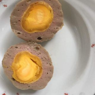 Em gửi cho chị  1 bịch khoai tây chiên nước mắm 70k,
  1 hộp bò tỏi,  180k/500g
 hộp gạo lức 80k tc 330k