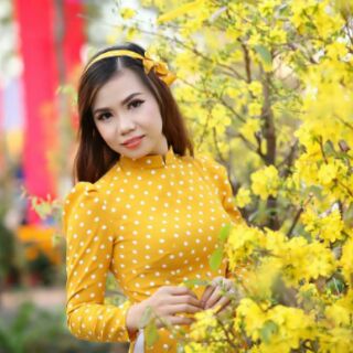 Áo dài chấm bi vàng
