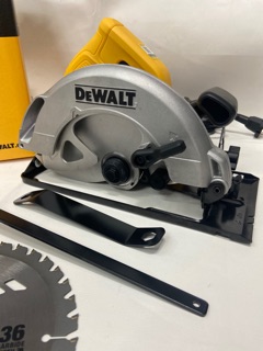 Máy Cưa Đĩa DeWalt DWE561 185mm