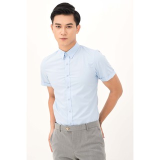 Áo sơ mi trơn cộc tay nam màu xanh nhạt chất liệu vải mềm form ôm nhẹ cho nhiều lứa tuổi