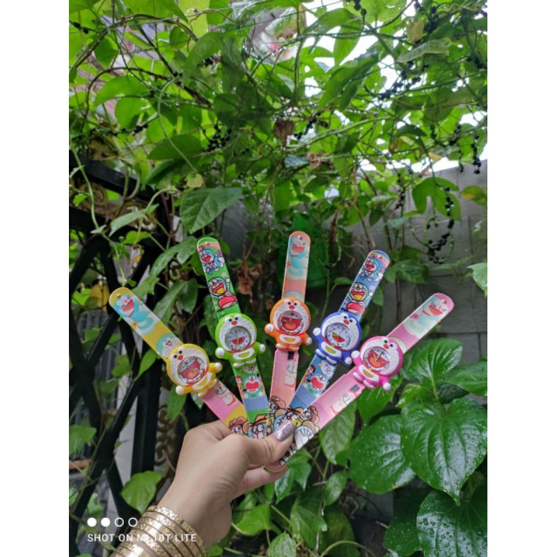 Đồng hồ mèo doremon đập tay | BigBuy360 - bigbuy360.vn