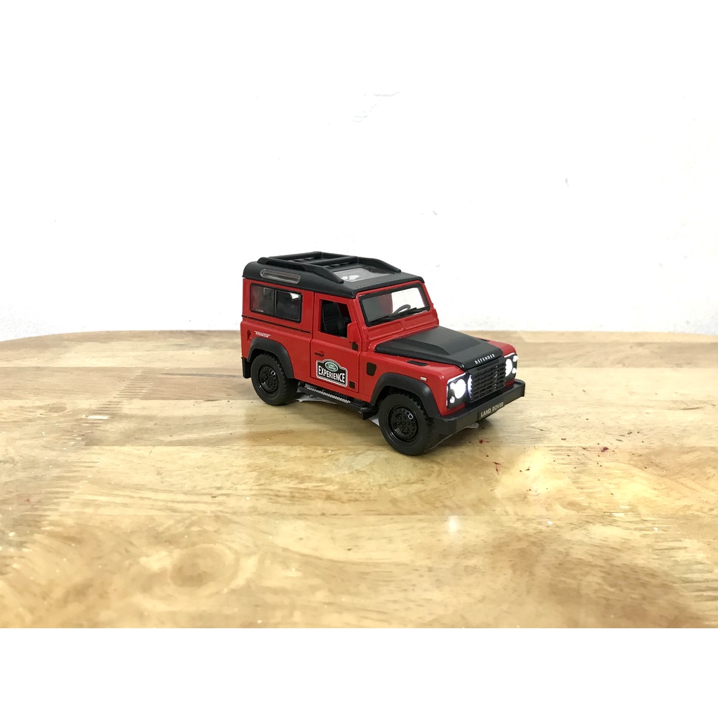 Mô hình xe Land Rover Defender "2.000.000" _ Tỷ lệ 1:32