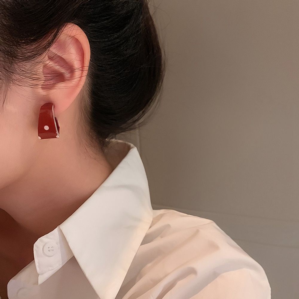 Hoa tai hình chữ C in chấm bi kiểu Hàn sành điệu cho nữ