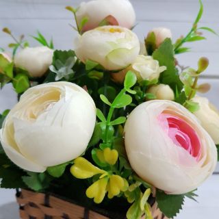 Giỏ hoa hồng trà để bàn