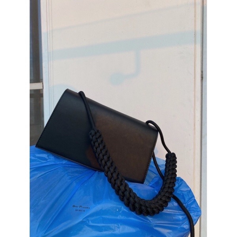 Túi da trơn dây tết phong cách