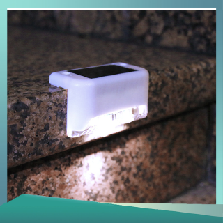 Đèn LED năng lượng mặt trời không thấm nước tiện dụng