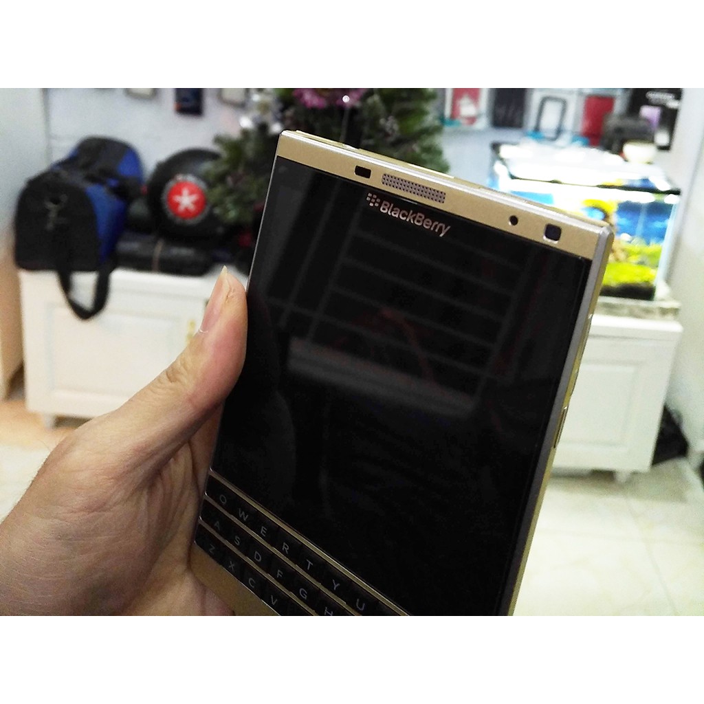 Skin decan BlackBerry Passport Silver -Màu Gold xước