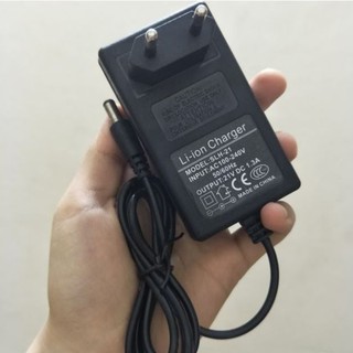 Sạc pin makita 21v dùng cho máy khoan pin 18v, 21v, 24v, 26v - củ sạc, đế sạc 21v máy khoan pin, máy bắt vít 21v