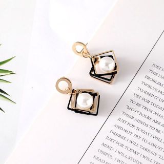 T046 BÔNG TAI HẠT NGỌC TRÒN LỒNG KHỐI VUÔNG PHONG CÁCH HÀN QUỐC