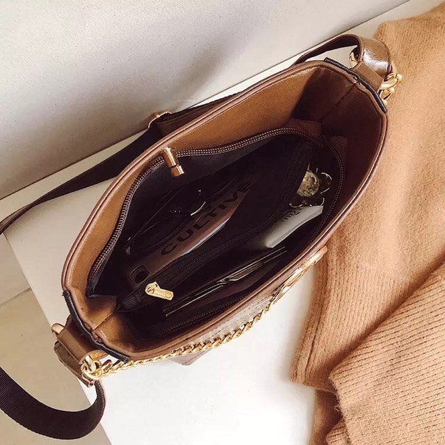 Có clip thật. Túi V quai xích A06