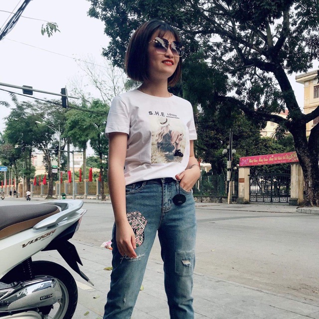 Áo phông + quần bò baggy