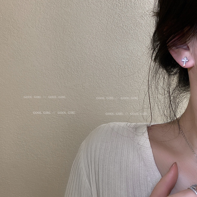 Khuyên Tai Bất Đối Xứng Đính Kim Cương Cá Tính Thời Trang Cổ Điển