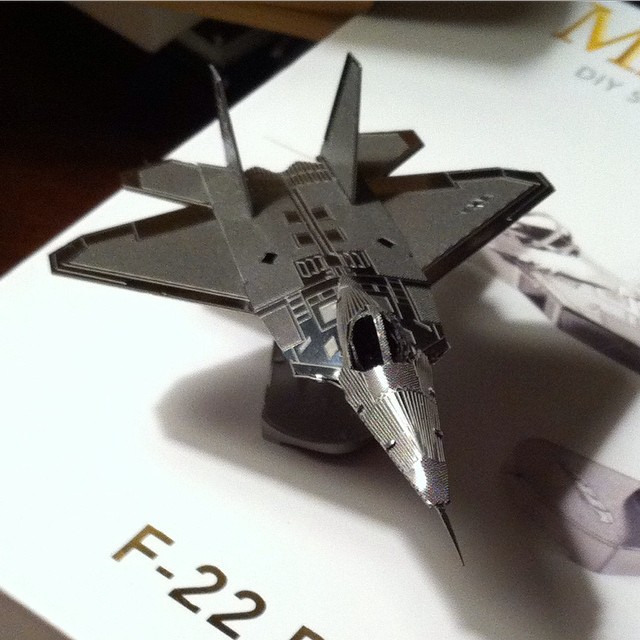 Mô Hình Lắp Ghép 3D Kim Loại Tự Ráp Máy Bay Tiêm Kích F-22 Raptor - Chưa Lắp