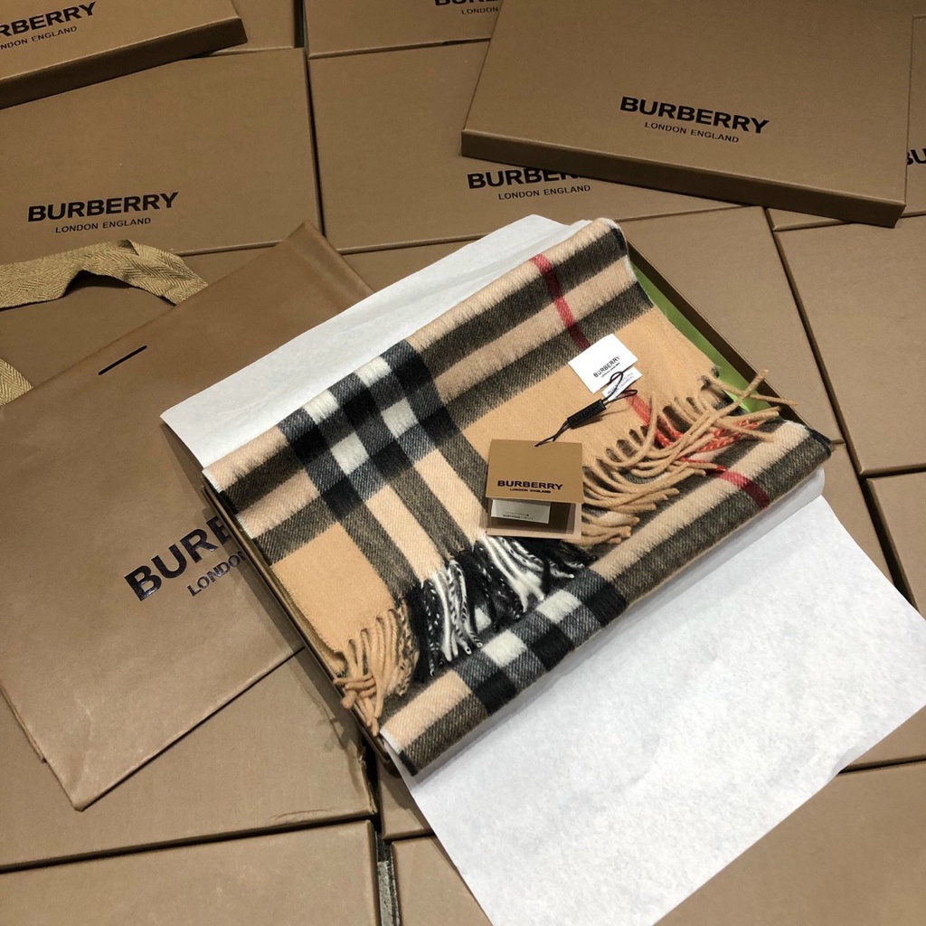 Khăn choàng Burberry
