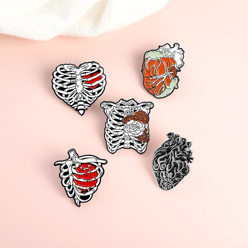 Ghim cài áo hình lồng chim phối trái tim phong cách gothic cá tính