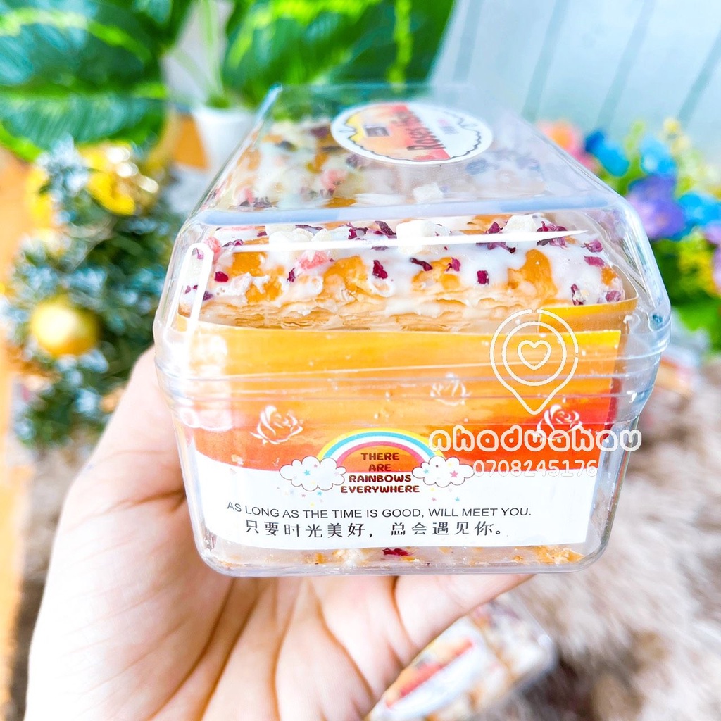 Một hộp bánh nướng ngàn lớp cuộn kem sữa mứt trái cây hoa hồng ngon đẹp mắt hàng chuẩn Đài Loan xịn hộp 130gam