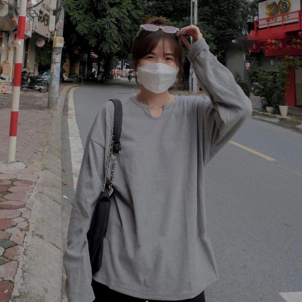 Áo thun gân cổ U dài tay basic oversize xẻ bên