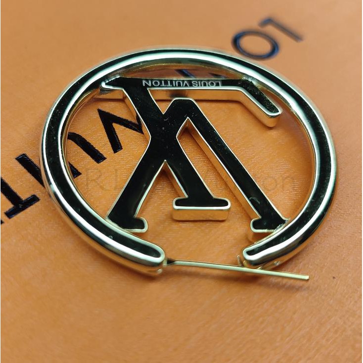 Set 2 khuyên tai hình logo nhãn hiệu thời trang Louis Vuitton sang trọng