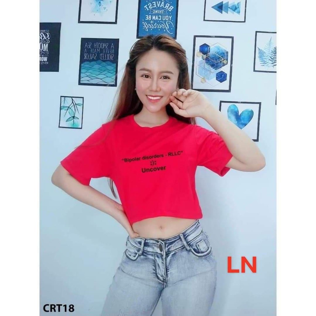 Áo croptop chữ