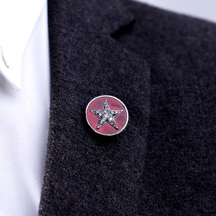 Cài áo Vest Nam thời trang hình ngôi sao ở giữa vòng tròn đỏ GH-178, Lapel Pin cài áo {Phụ kiện Vest Nam - AdamZone&quot;