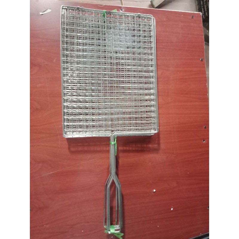 Vỉ nướng inox vuông có tay cầm loại to cầm chắc tay không rỉ bền đẹp, giá tốt