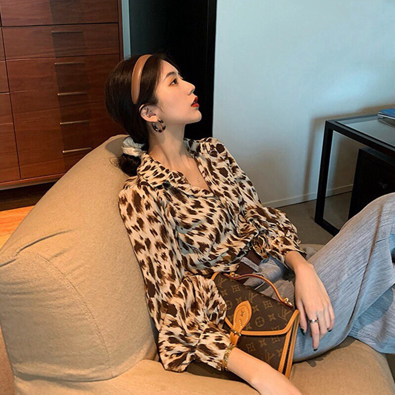 Sơmi voan dài tay hoạ tiết báo cổ bẻ