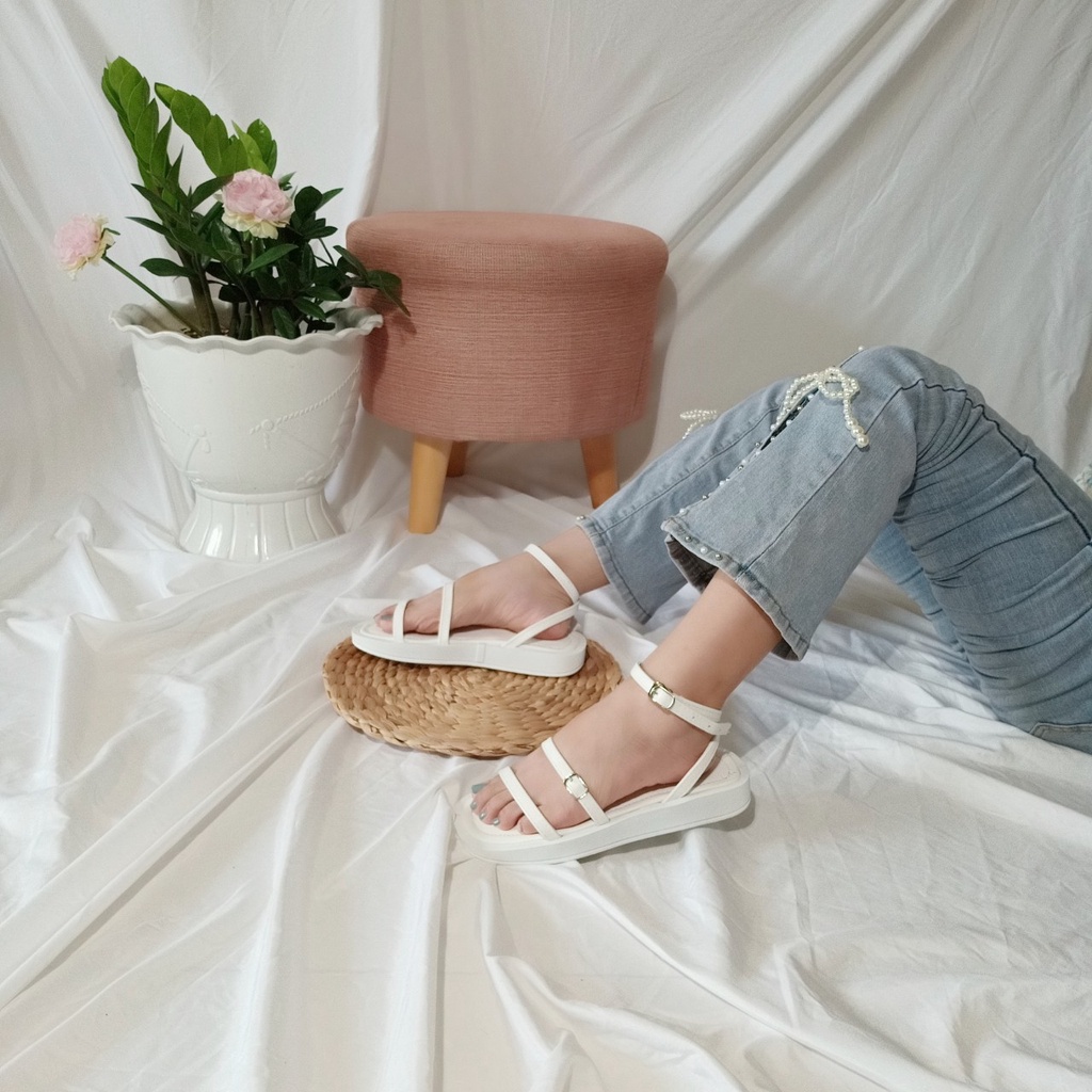 Giày sandal nữ đi học đế bánh mì quai hậu gài chéo màu trắng trẻ trung basic bền êm- BM02