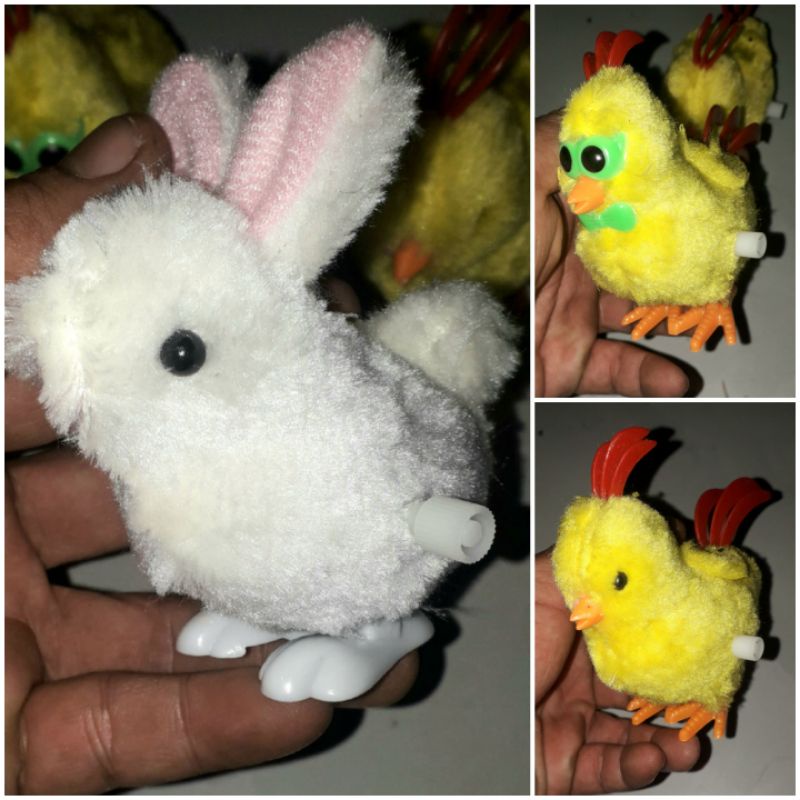 Một chú gà có đuôi hoặc Thỏ nhồi bông lên dây cót bằng nhựa