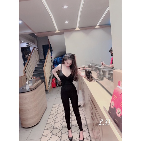 Jumsuit cổ tim dáng dài