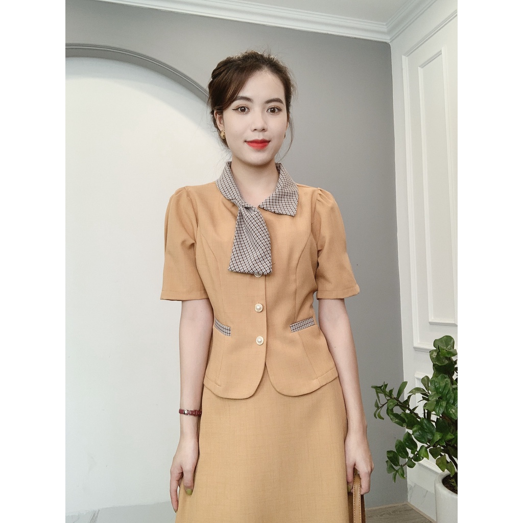 Sét Áo Cổ Viền Kẻ Cách Điệu Cúc Ngọc Và Chân Váy Ôm A