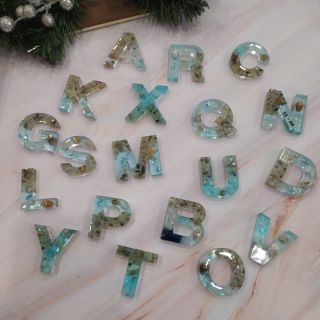 Móc khóa chữ cái resin trong suốt