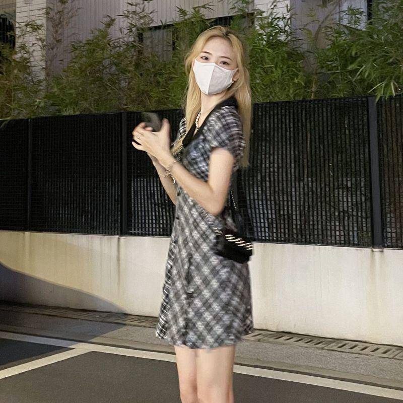 Đầm Chữ A Tay Ngắn Cổ Chữ V Họa Tiết Sọc Caro Ngọt Ngào Thời Trang Mùa Xuân Cho Nữ