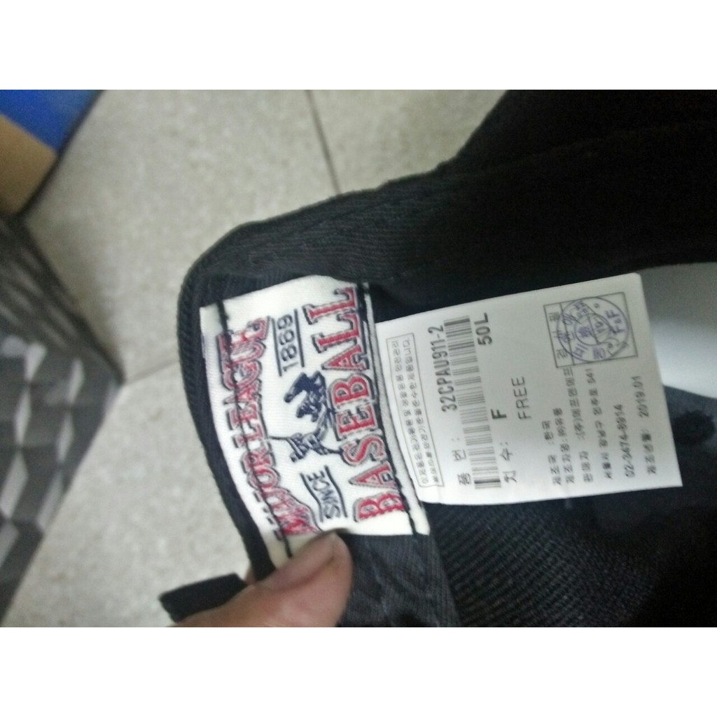 Mũ NY đính ong kim loại sỉ