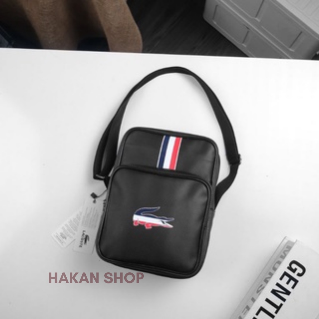 TÚI CHÉO LACOSTE PSG 2 NGĂN SIZE 22CM×19CM×8CM LOGO NÉT CHUẨN HÃNG MẪU MỚI 2022