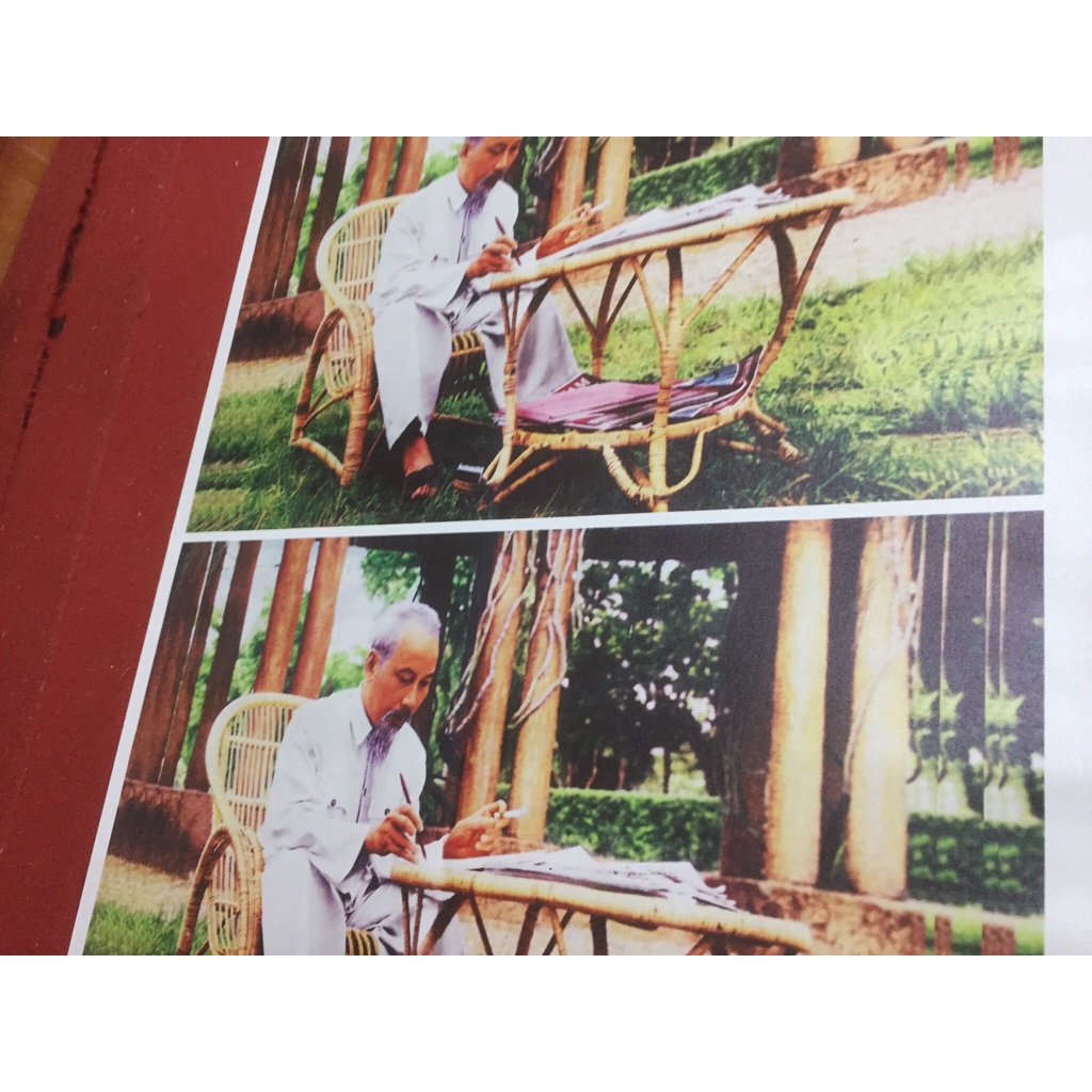 Tranh Bác Hồ ngồi ghế mây in lụa cao cấp