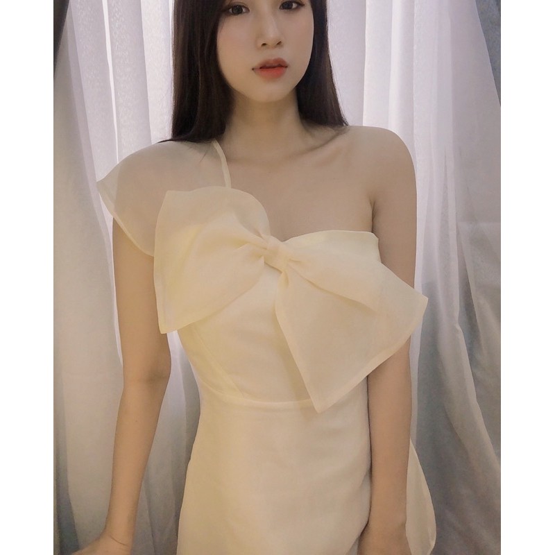 Đầm lệch vai nơ ngực
