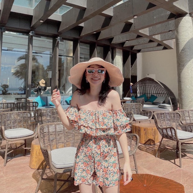 jum hoa trễ vai