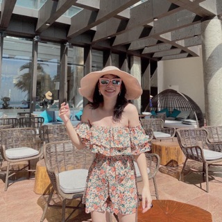 Jum hoa trễ vai